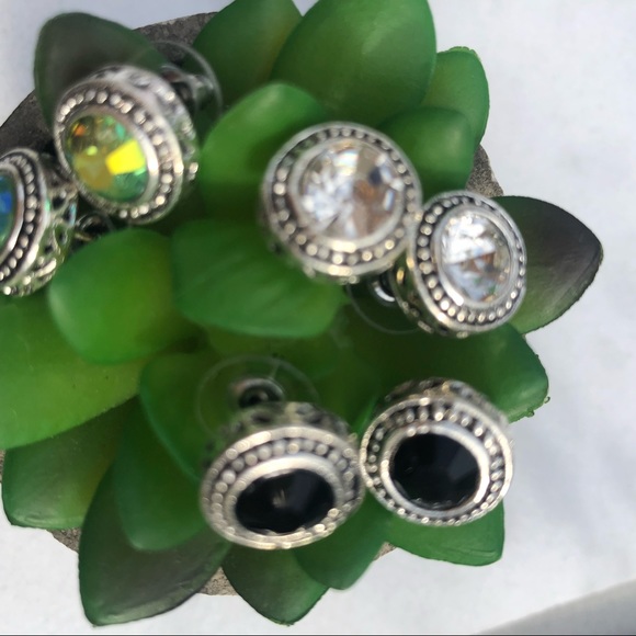 Beautiful set of 3 earrings ✨ Timeless and Classic Feel ✨ - Picture 6 of 15